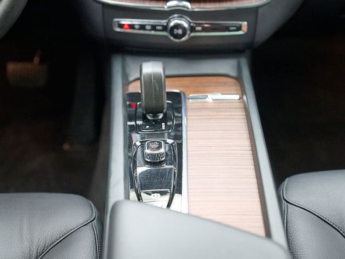 Certified 2024 Volvo XC60 T8 Plus AWD/4WD image 29