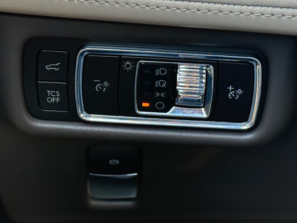 Used 2023 Lincoln Nautilus Reserve AWD/4WD image 24