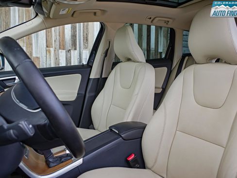 Used 2017 Volvo XC60 T6 Inscription w/ Climate Package image 13