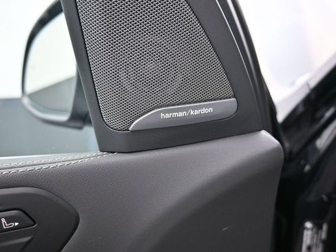 Used 2025 BMW X7 xDrive40i w/ Premium Package image 10