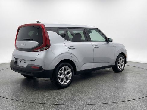 Used 2025 Kia Soul LX w/ LX Technology Package FWD image 9