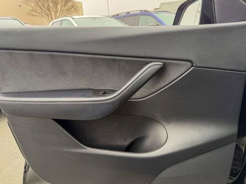 Used 2021 Tesla Model Y Long Range image 21