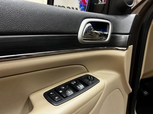 Used 2019 Jeep Grand Cherokee Limited AWD/4WD image 29