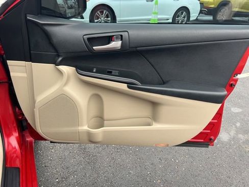 Used 2012 Toyota Camry LE image 27
