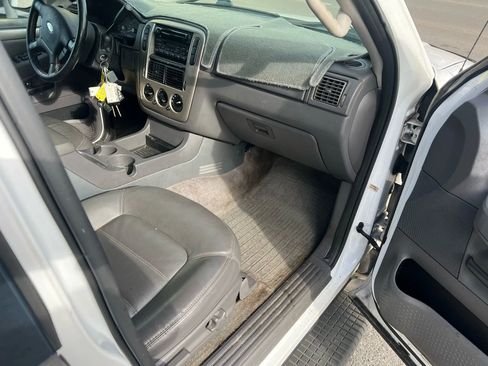 Used 2003 Ford Explorer XLT image 7