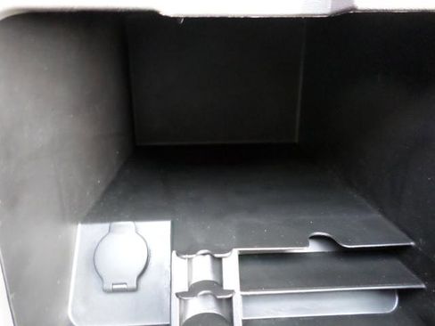 Used 2020 Nissan Frontier SV image 29