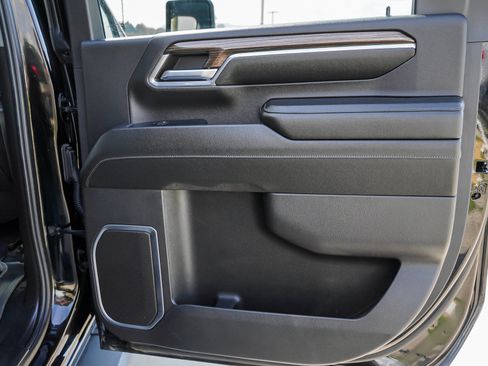 Used 2024 Chevrolet Silverado 2500 LT AWD/4WD image 32