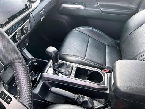 Used 2021 Toyota Tacoma SR5 RWD image 15