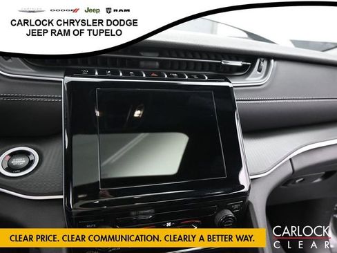 Used 2025 Jeep Grand Cherokee L Laredo image 24