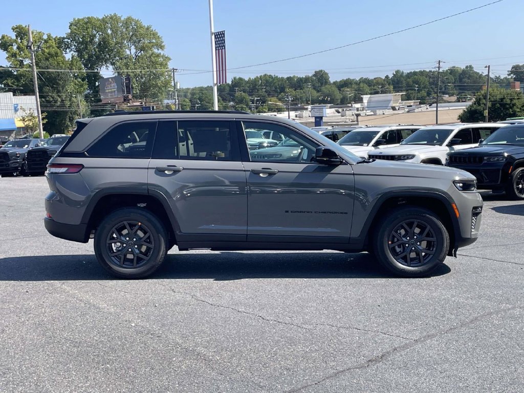 New 2027 Jeep Grand Cherokee Altitude AWD/4WD image 9