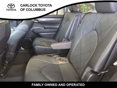 Used 2023 Toyota Highlander Platinum image 14