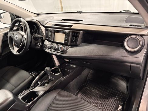 Used 2018 Toyota RAV4 LE image 16