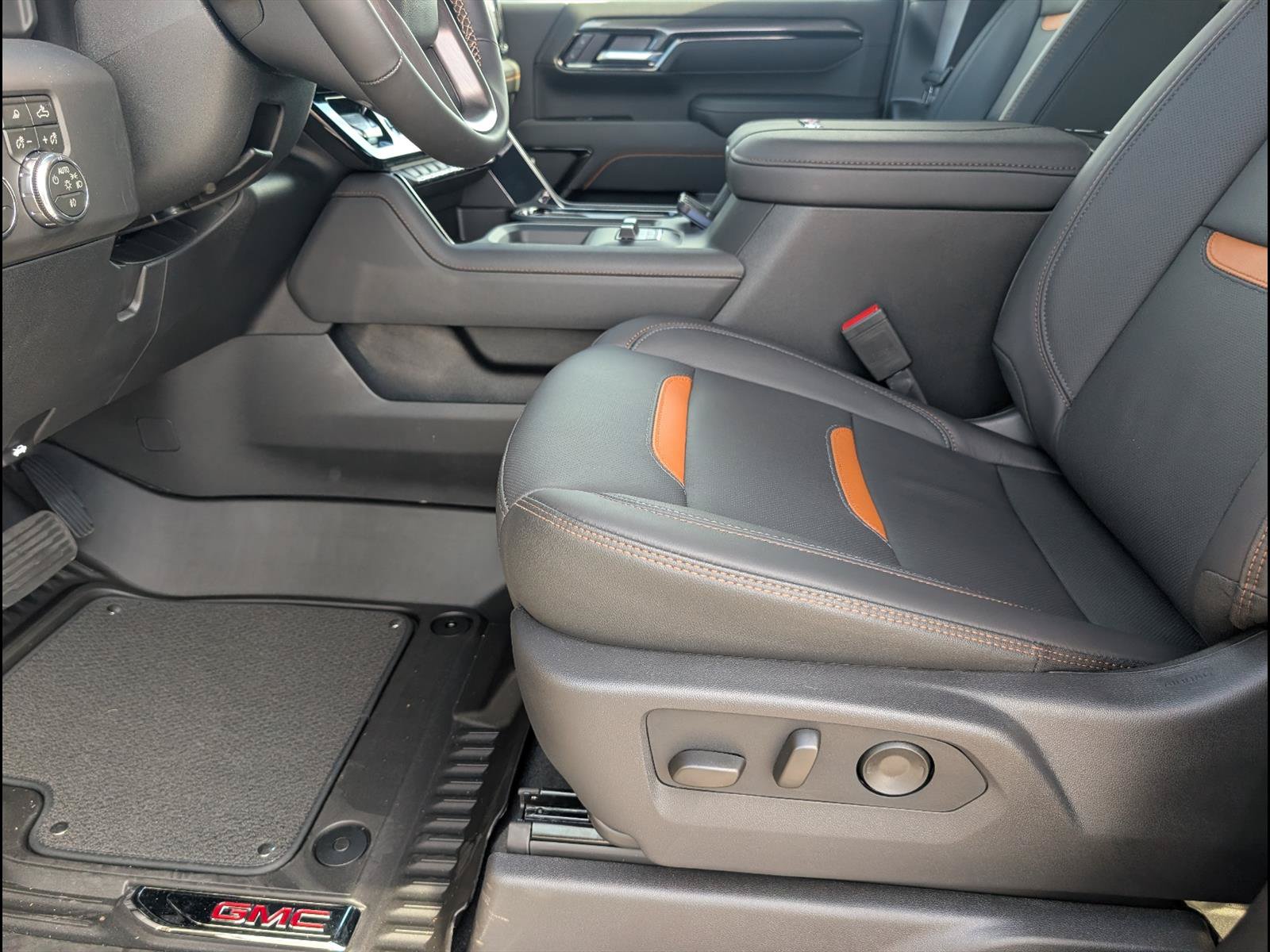 New 2026 GMC Sierra 2500 AT4 w/ AT4 Premium Plus Package AWD/4WD image 11