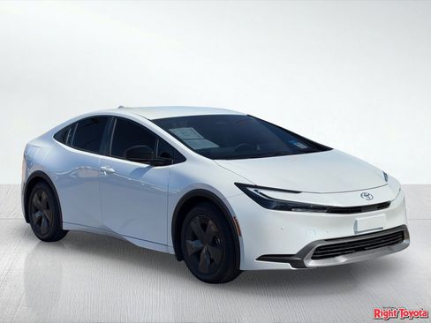 Used 2025 Toyota Prius Plug-In Hybrid image 7