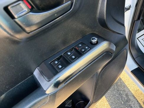 Used 2018 Toyota Tacoma SR5 image 12