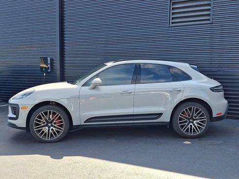 Certified 2024 Porsche Macan S AWD/4WD image 2