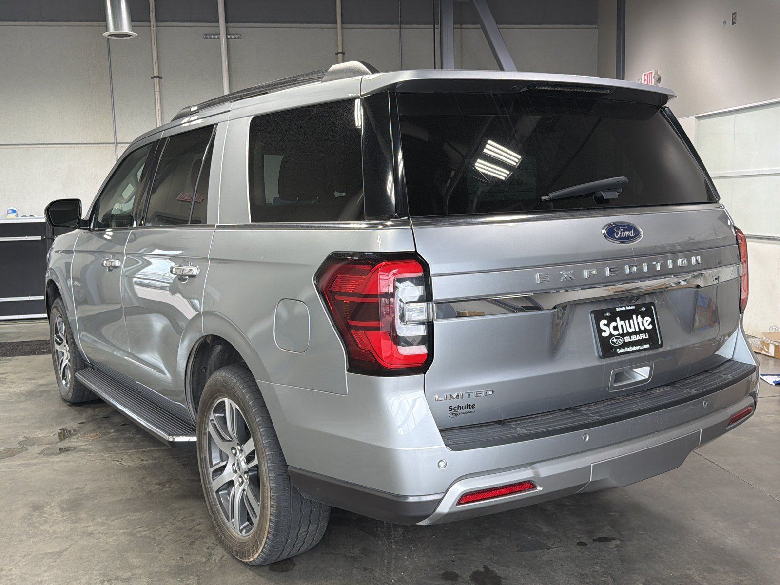 Used 2023 Ford Expedition Limited AWD/4WD image 5