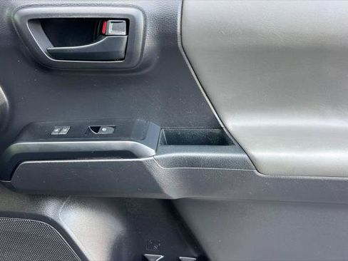 Certified 2022 Toyota Tacoma SR AWD/4WD image 17