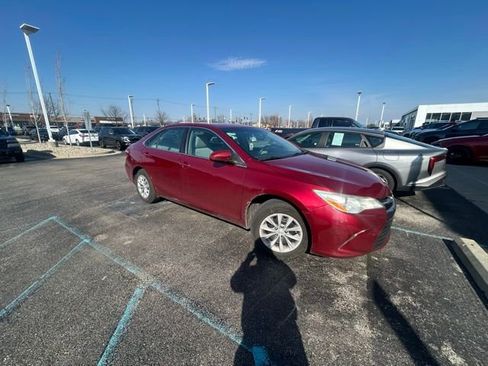 Used 2016 Toyota Camry LE image 3