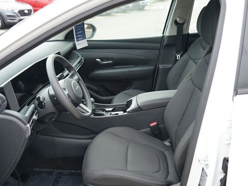 Certified 2025 Hyundai Tucson SE image 13