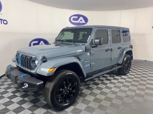 Used 2024 Jeep Wrangler Unlimited Sahara w/ Dual Top Group AWD/4WD image 7