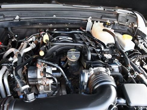 Used 2023 Jeep Wrangler Unlimited Sport AWD/4WD image 23