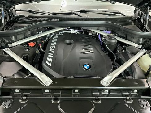 Used 2026 BMW X7 xDrive40i w/ M Sport Package AWD/4WD image 31
