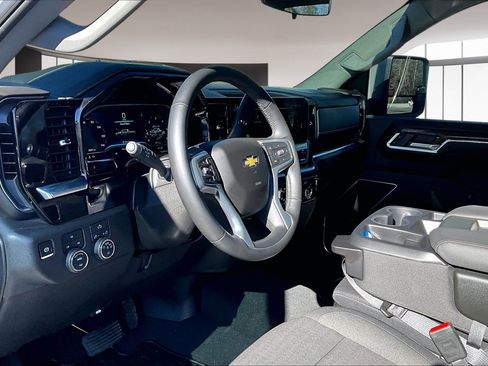 Used 2025 Chevrolet Silverado 2500 LT w/ Convenience Package image 18