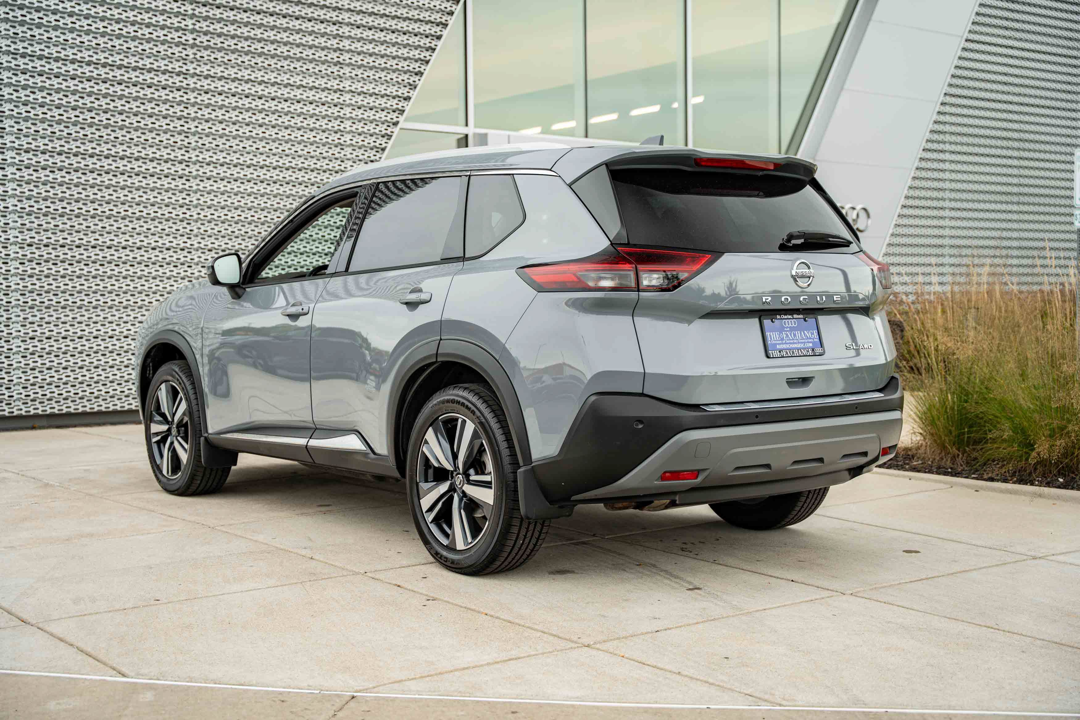 Used 2021 Nissan Rogue SL w/ Premium Package AWD/4WD image 3