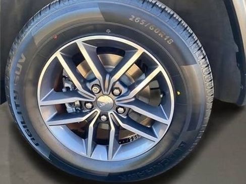 Used 2018 Jeep Grand Cherokee Limited image 34