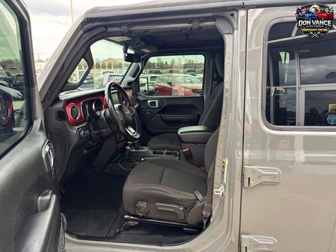 Used 2022 Jeep Gladiator Rubicon image 11