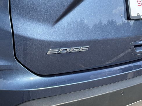 Used 2019 Ford Edge SEL w/ Equipment Group 201A AWD/4WD image 38