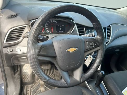 Used 2019 Chevrolet Trax LS AWD/4WD image 20