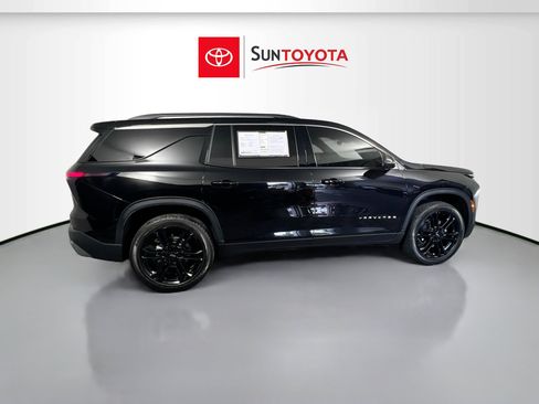 Used 2025 Chevrolet Traverse LT w/ Driver Confidence Package image 2