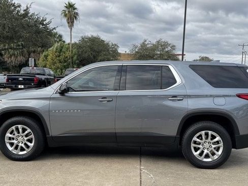 Used 2020 Chevrolet Traverse LS image 1