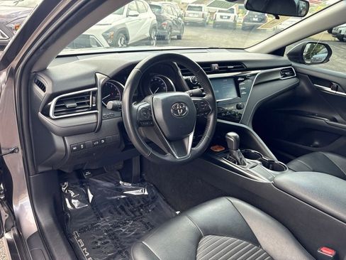 Used 2018 Toyota Camry SE FWD image 14