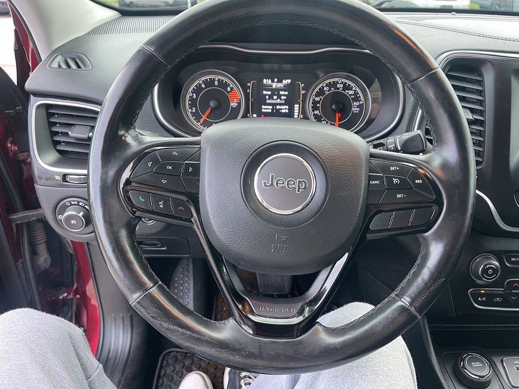 Used 2019 Jeep Cherokee Latitude Plus AWD/4WD image 10