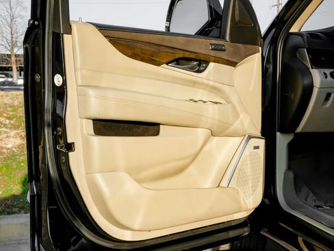 Used 2019 Cadillac Escalade ESV Premium Luxury image 45