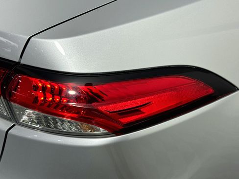 Used 2020 Toyota Corolla LE FWD image 31