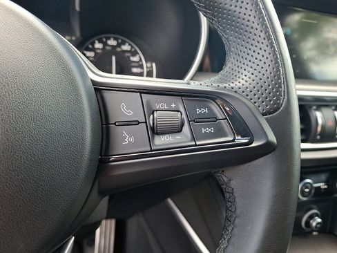 Used 2022 Alfa Romeo Stelvio Ti AWD/4WD image 22