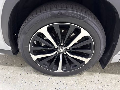 Used 2021 Toyota Highlander XSE AWD/4WD image 10