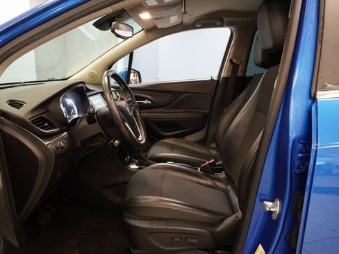 Used 2018 Buick Encore Preferred image 3