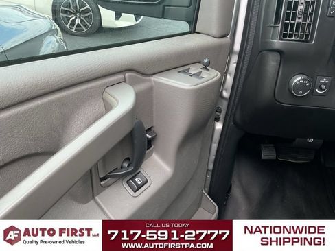Used 2018 Chevrolet Express 2500 w/ Driver Convenience Package RWD image 5