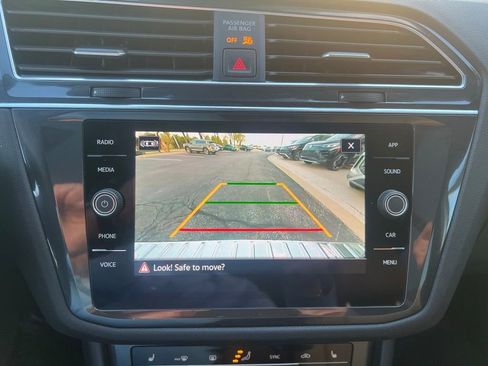 Used 2023 Volkswagen Tiguan SE w/ Panoramic Sunroof Package AWD/4WD image 30