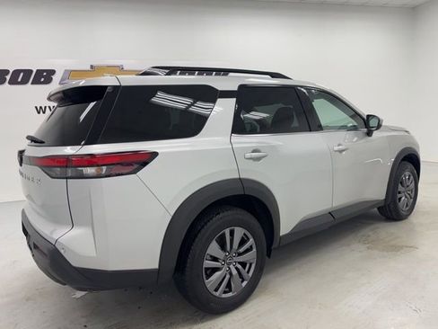 Used 2025 Nissan Pathfinder SV FWD image 5