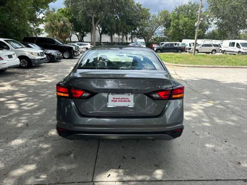 Used 2025 Nissan Altima 2.5 SV FWD image 8