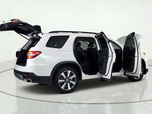Used 2025 Honda Pilot Touring image 14