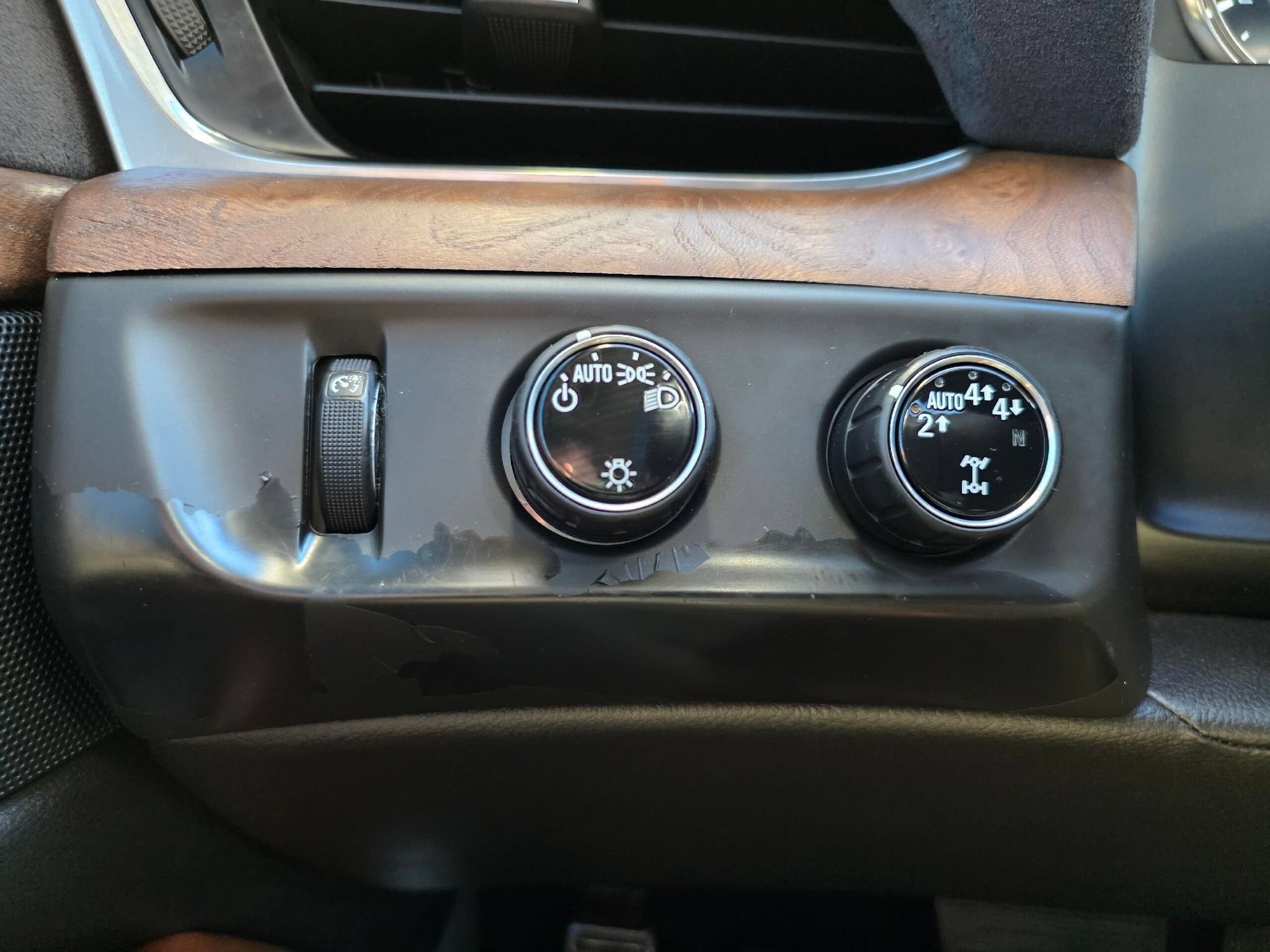 Used 2017 Cadillac Escalade Luxury AWD/4WD image 23