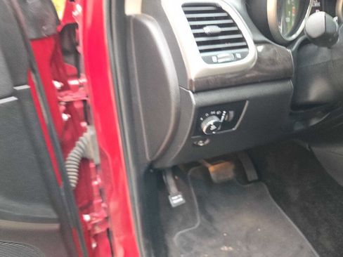 Used 2012 Jeep Grand Cherokee Laredo w/ Laredo E Group image 27