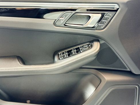 Used 2025 Porsche Macan image 11